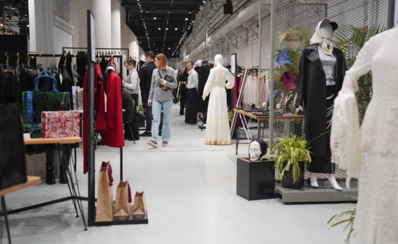 Формула британского стиля: укороченная куртка и юбка в клетку — идеальный образ Формула британского стиля: укороченная куртка и юбка в клетку — идеальный образ